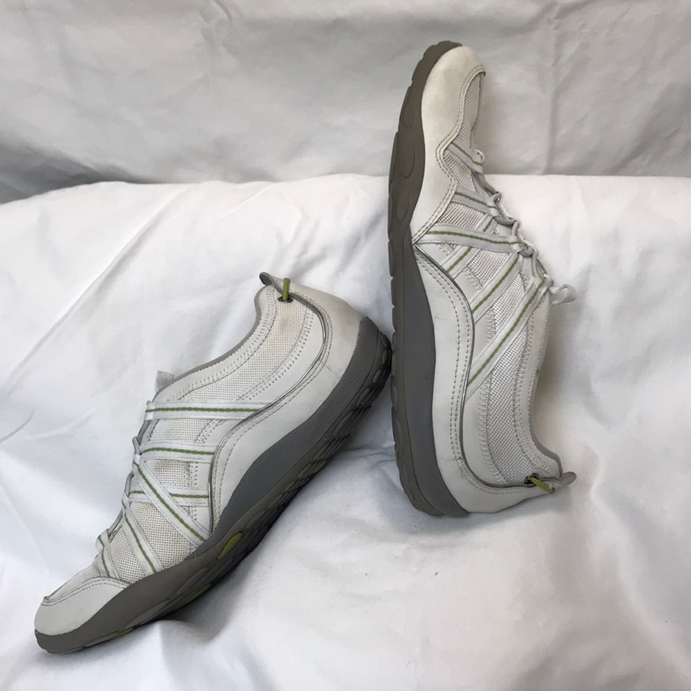 PRIVO.  8M.  Women’s slip-on sneakers.